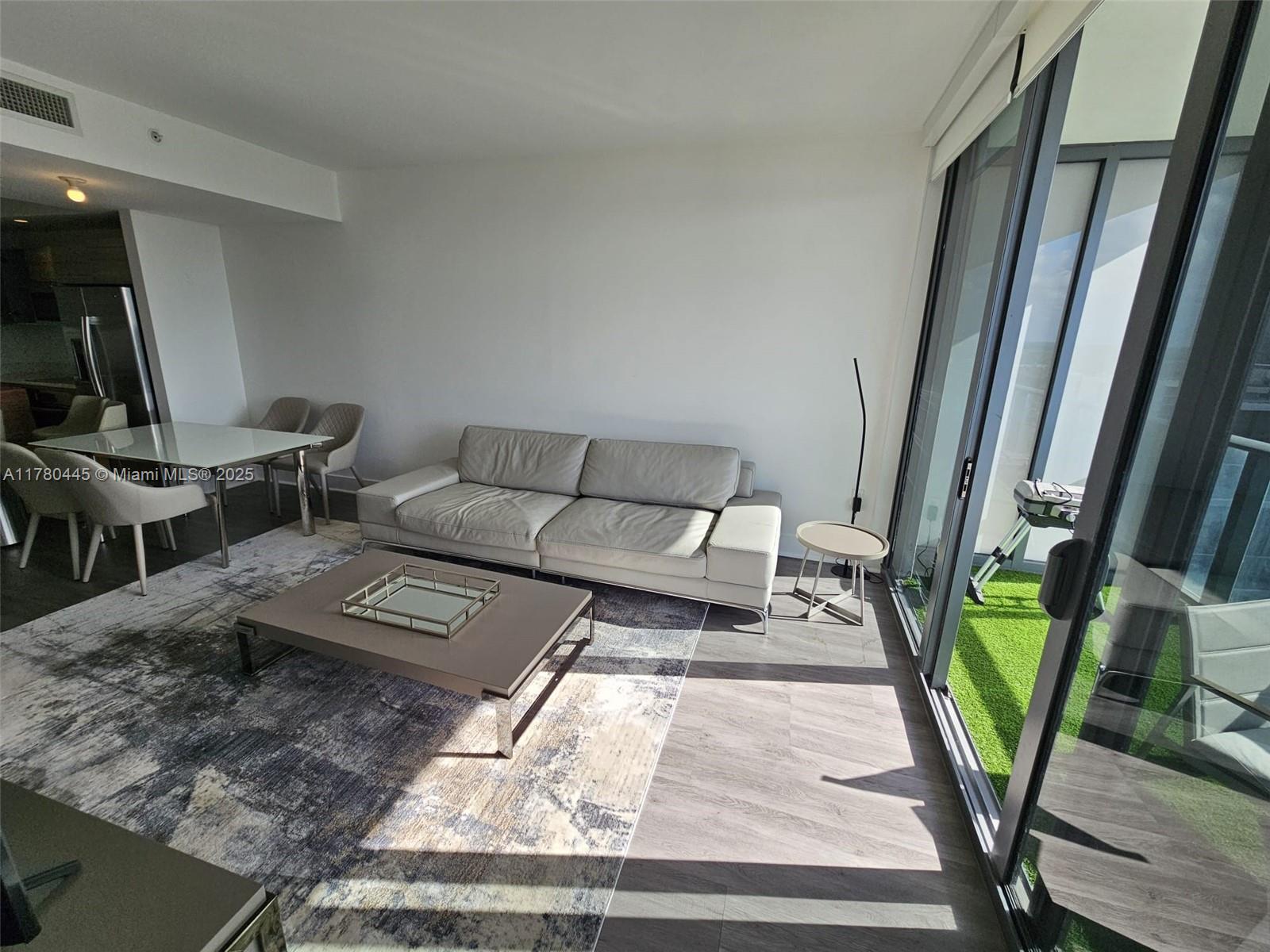 HYDE MIDTOWN - Residential