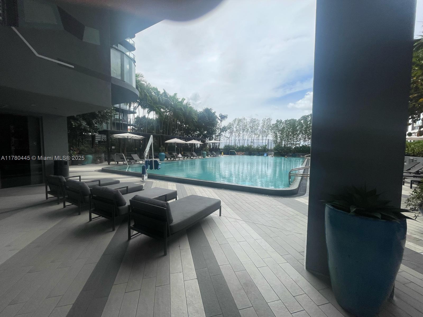 HYDE MIDTOWN - Residential