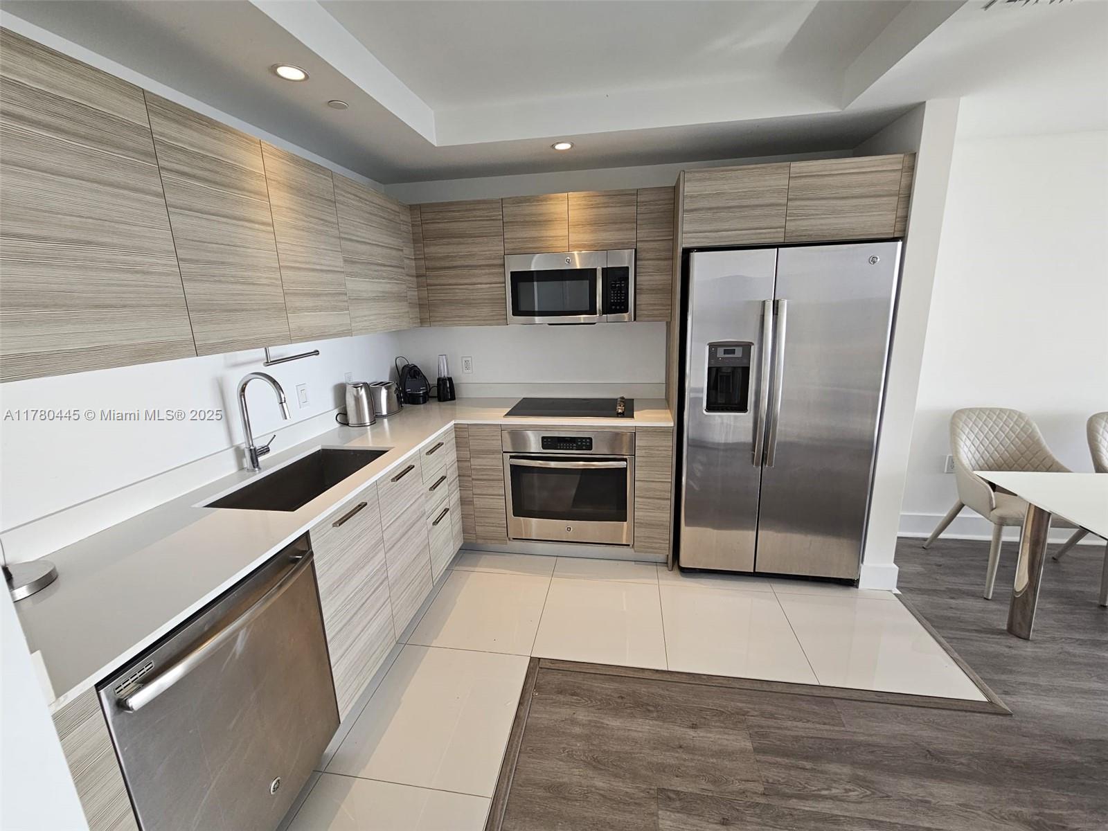 HYDE MIDTOWN - Residential