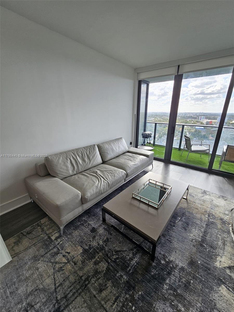 HYDE MIDTOWN - Residential