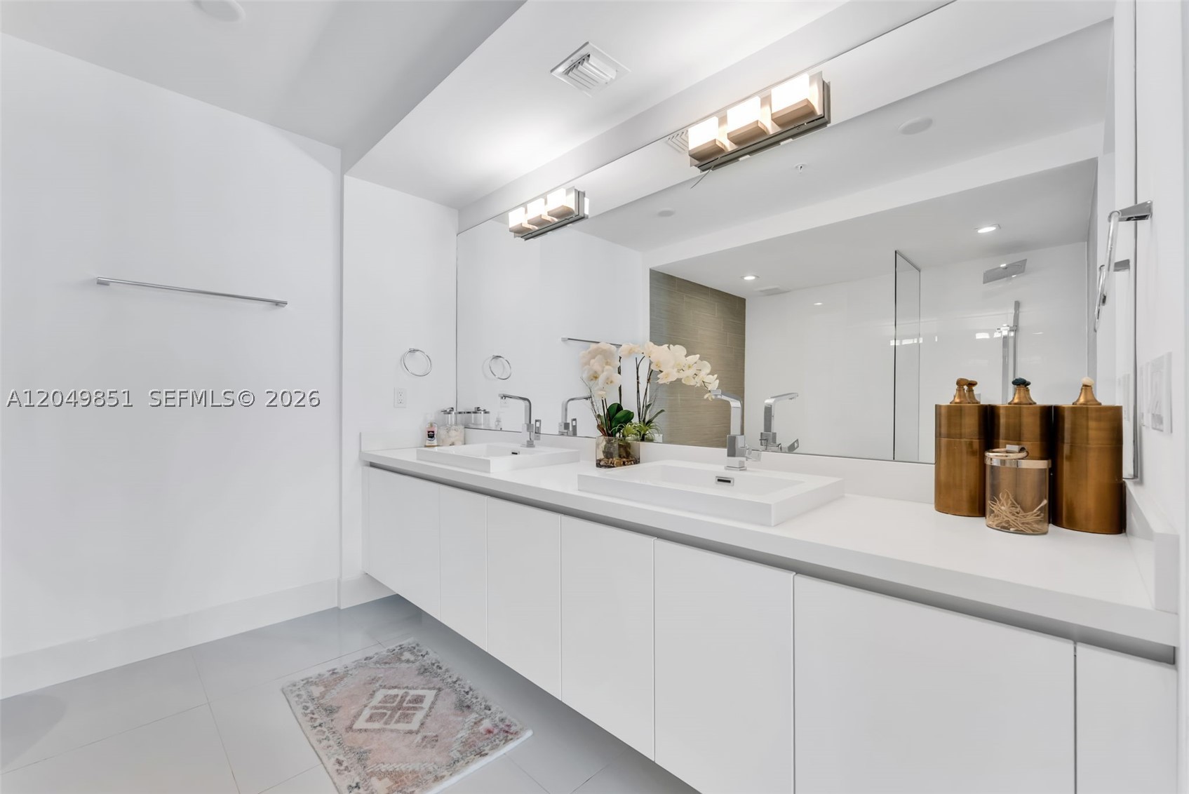 PARQUE TOWERS CONDO - Residential