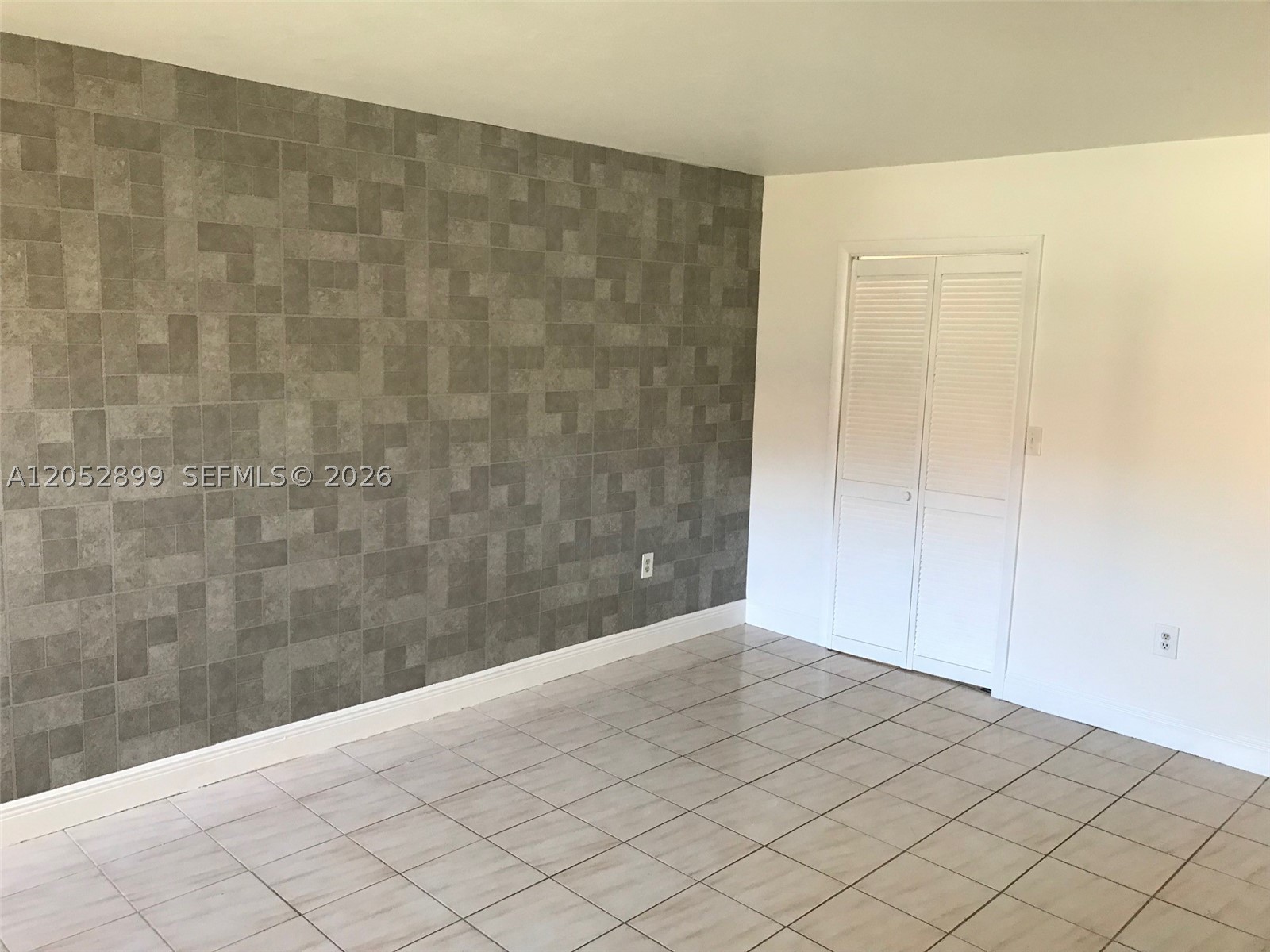 PARK LAKE VILG CONDO PHS - Residential Lease