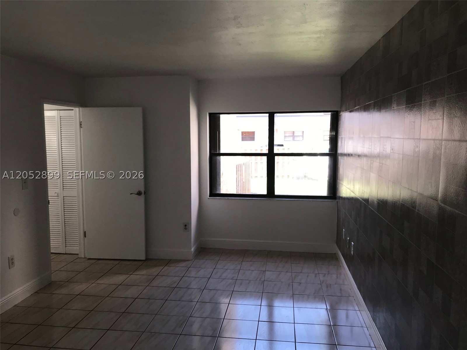 PARK LAKE VILG CONDO PHS - Residential Lease
