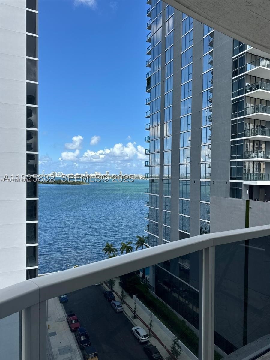 23 BISCAYNE BAY - Residential