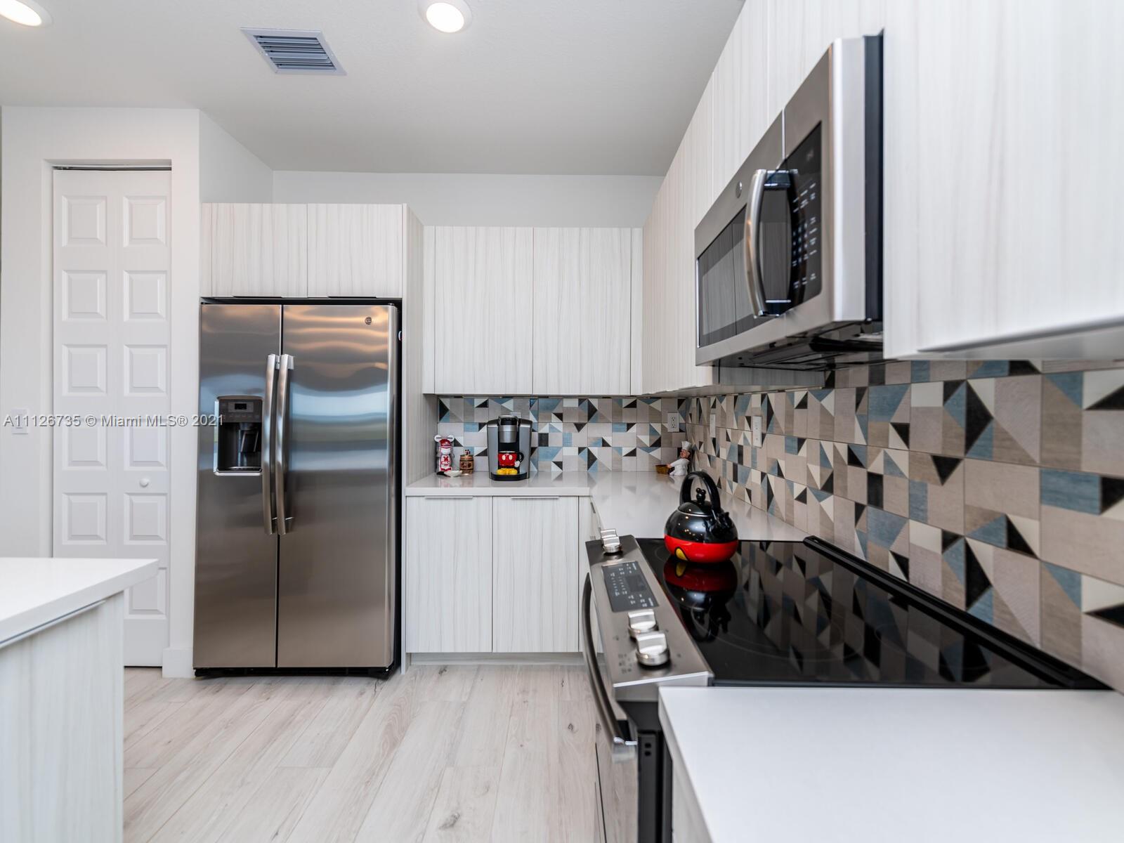 DUNNWOODY LAKE - Residential