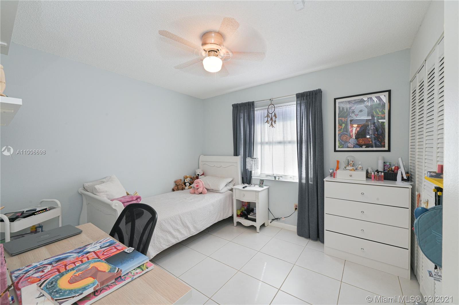LAKES MEADOW VILG HOMES C - Residential