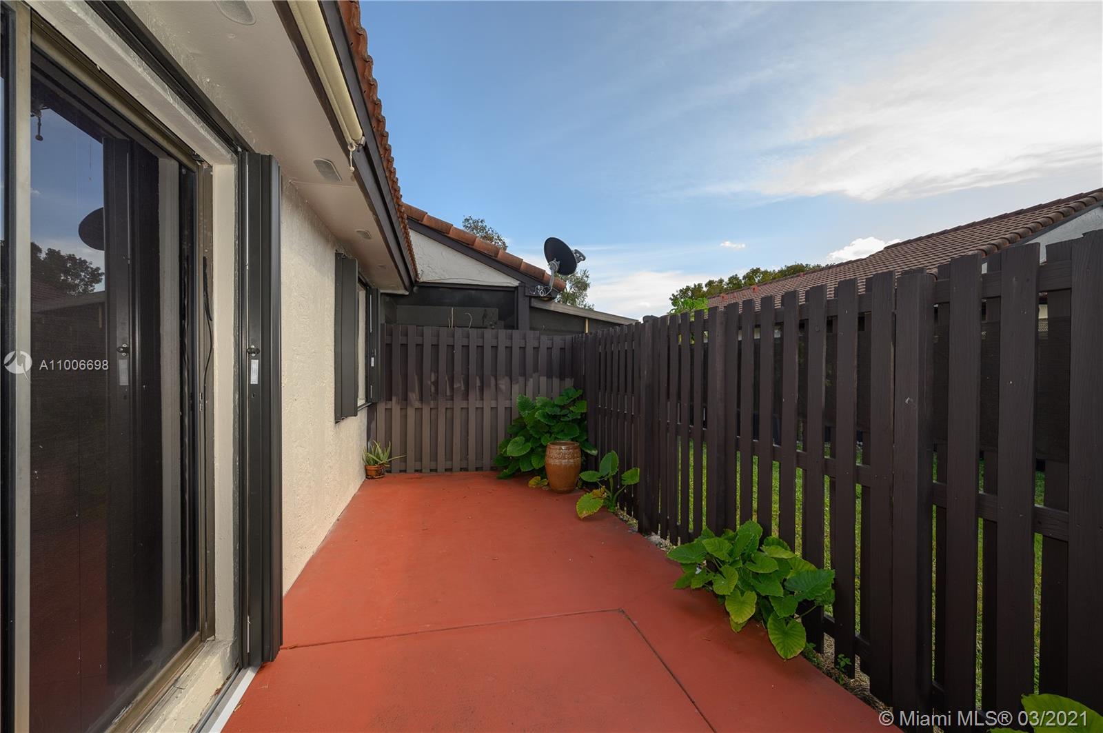 LAKES MEADOW VILG HOMES C - Residential