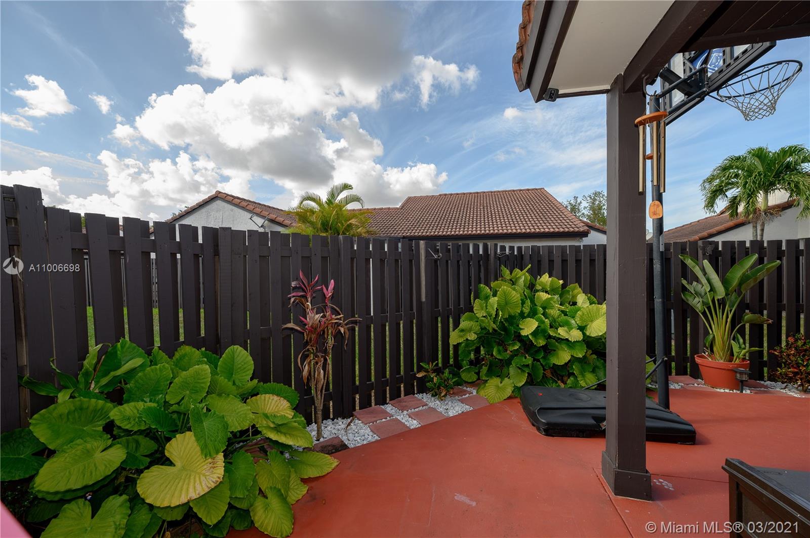 LAKES MEADOW VILG HOMES C - Residential
