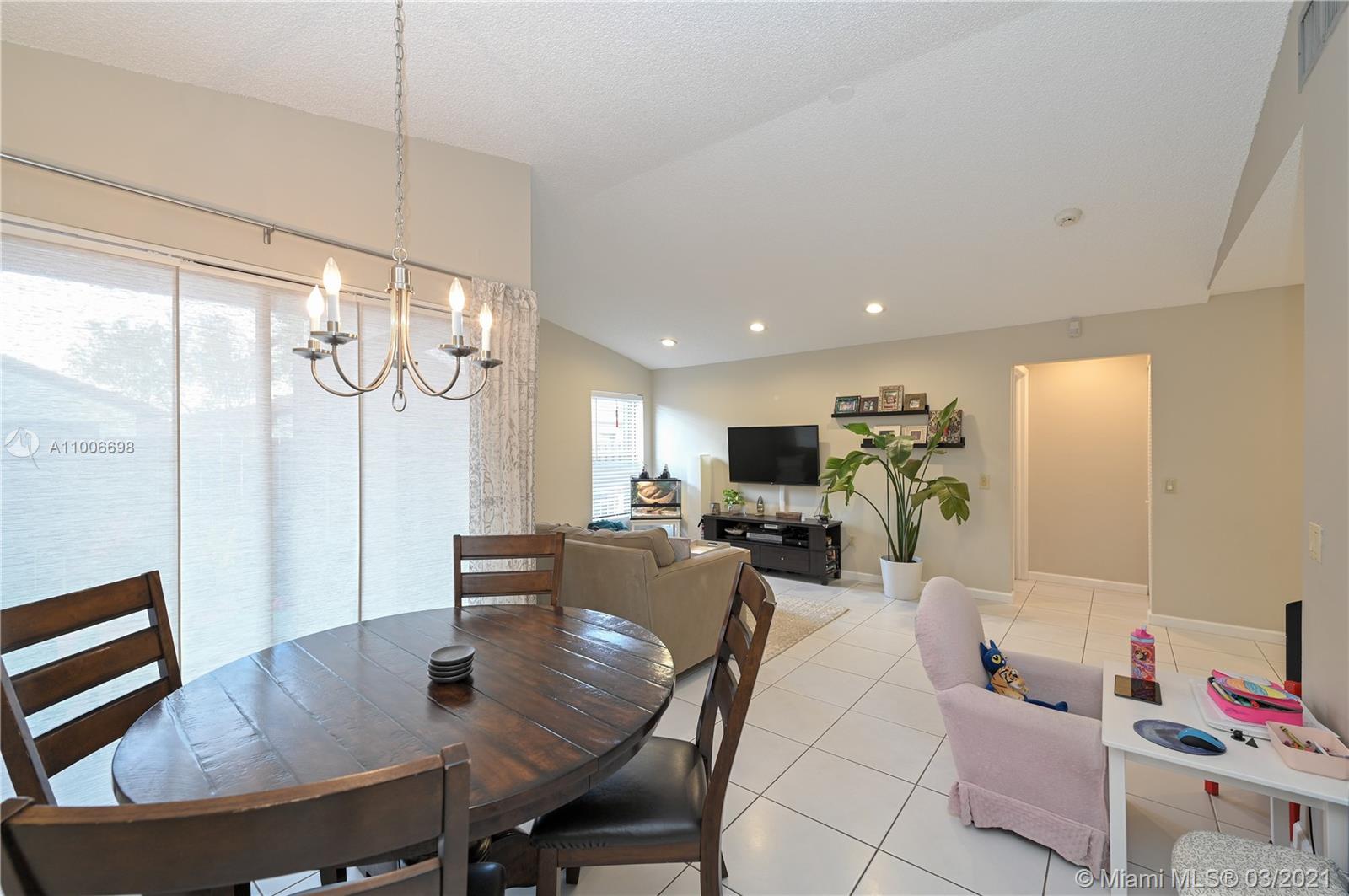 LAKES MEADOW VILG HOMES C - Residential