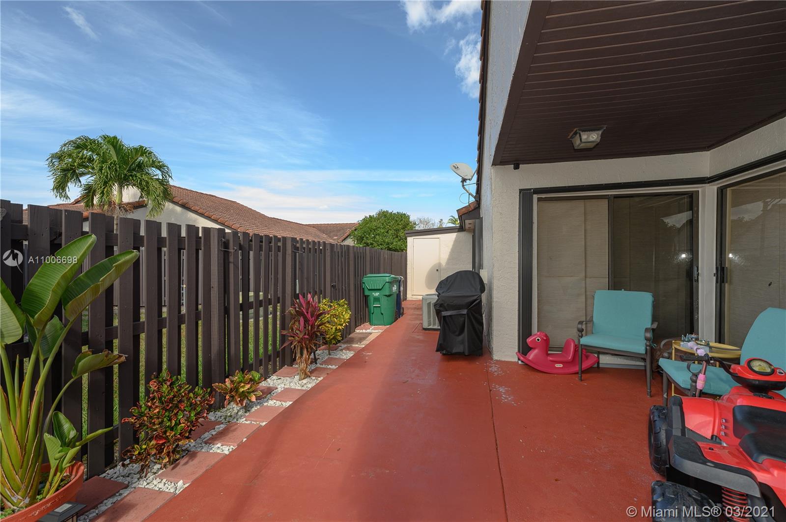 LAKES MEADOW VILG HOMES C - Residential