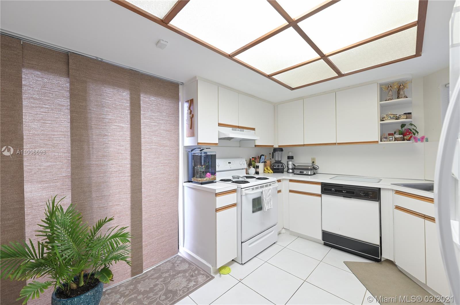 LAKES MEADOW VILG HOMES C - Residential