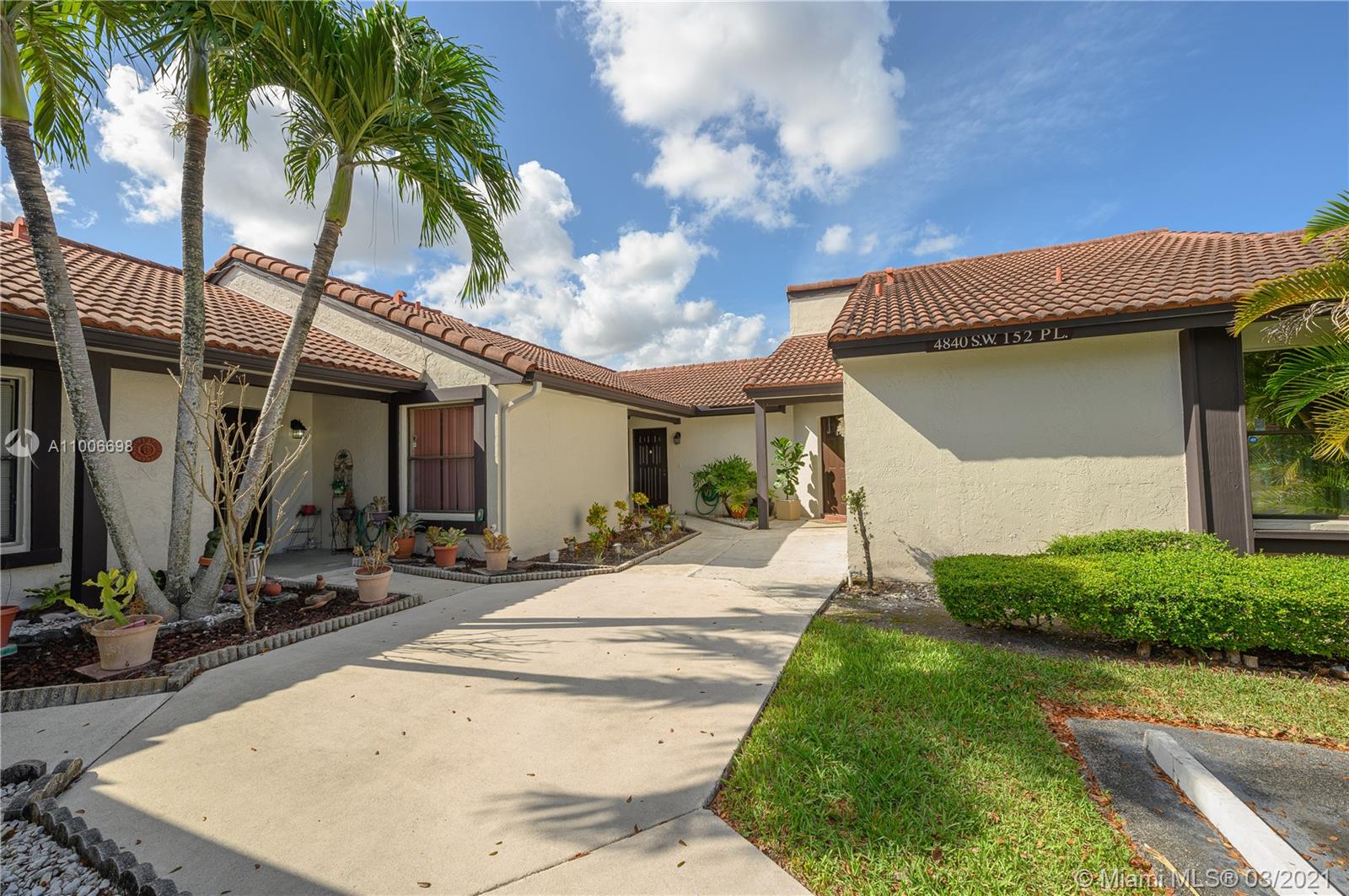 LAKES MEADOW VILG HOMES C - Residential