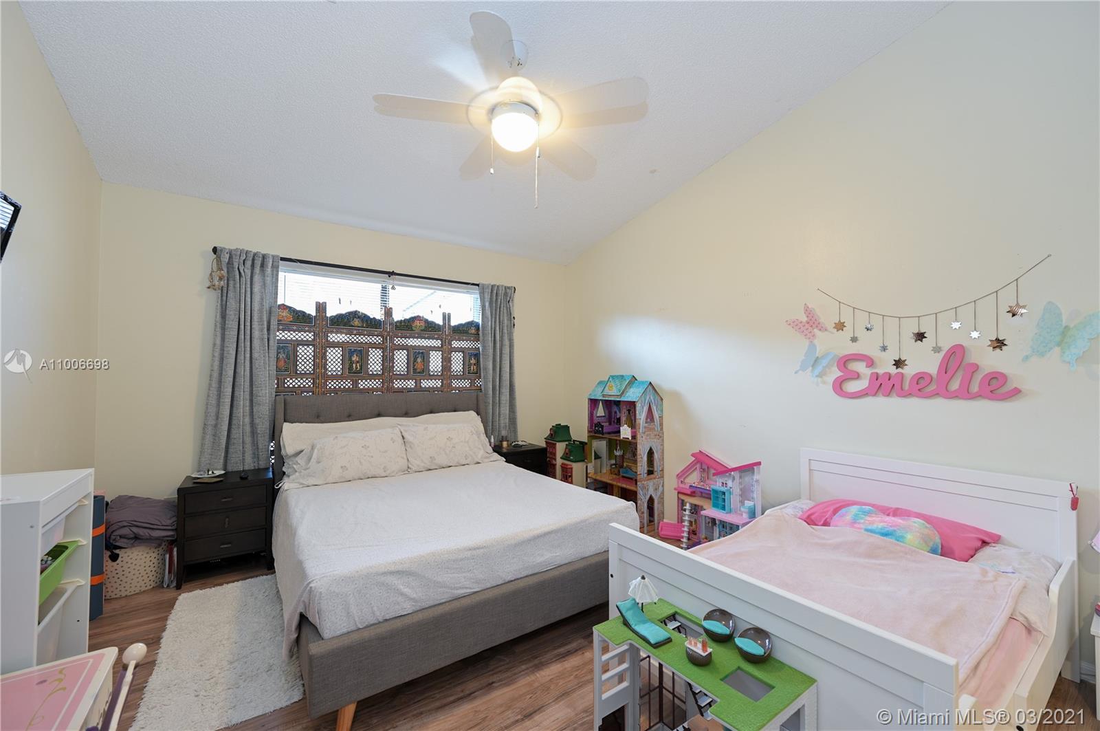 LAKES MEADOW VILG HOMES C - Residential