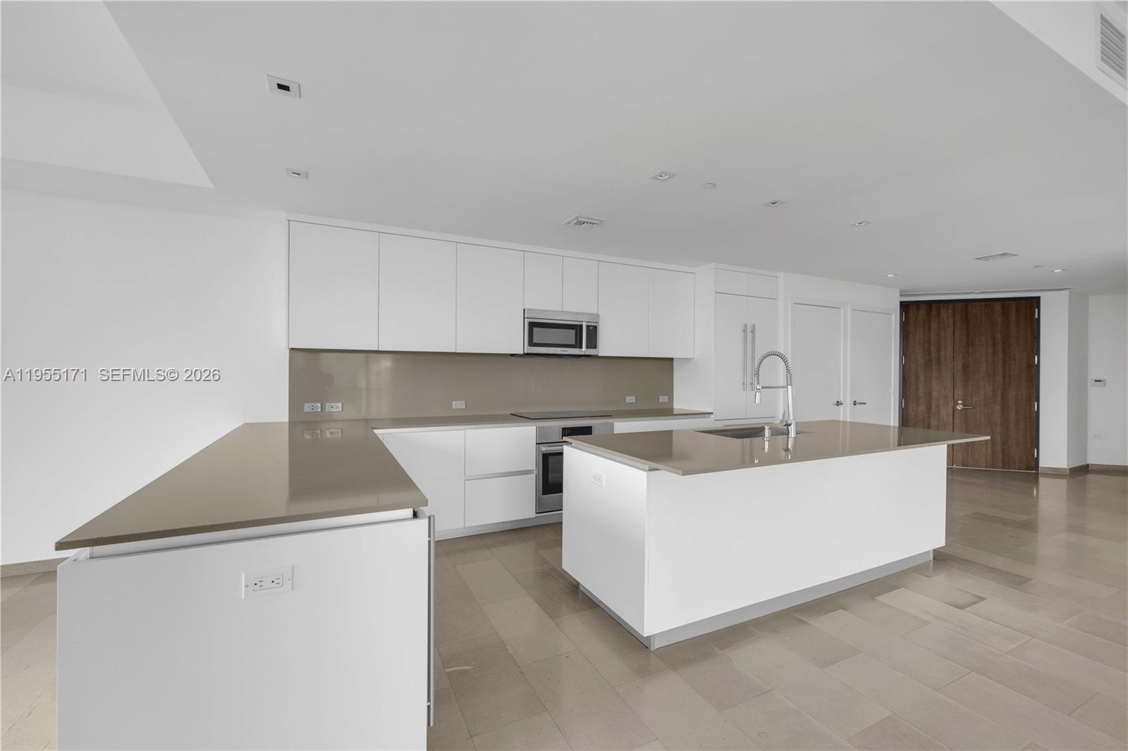 RISE CONDO - Residential
