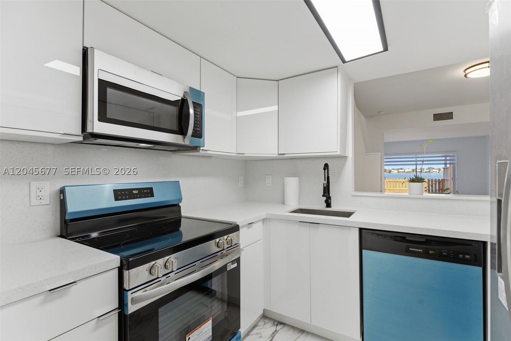 MARINA REAL CONDO NO 3 - Residential