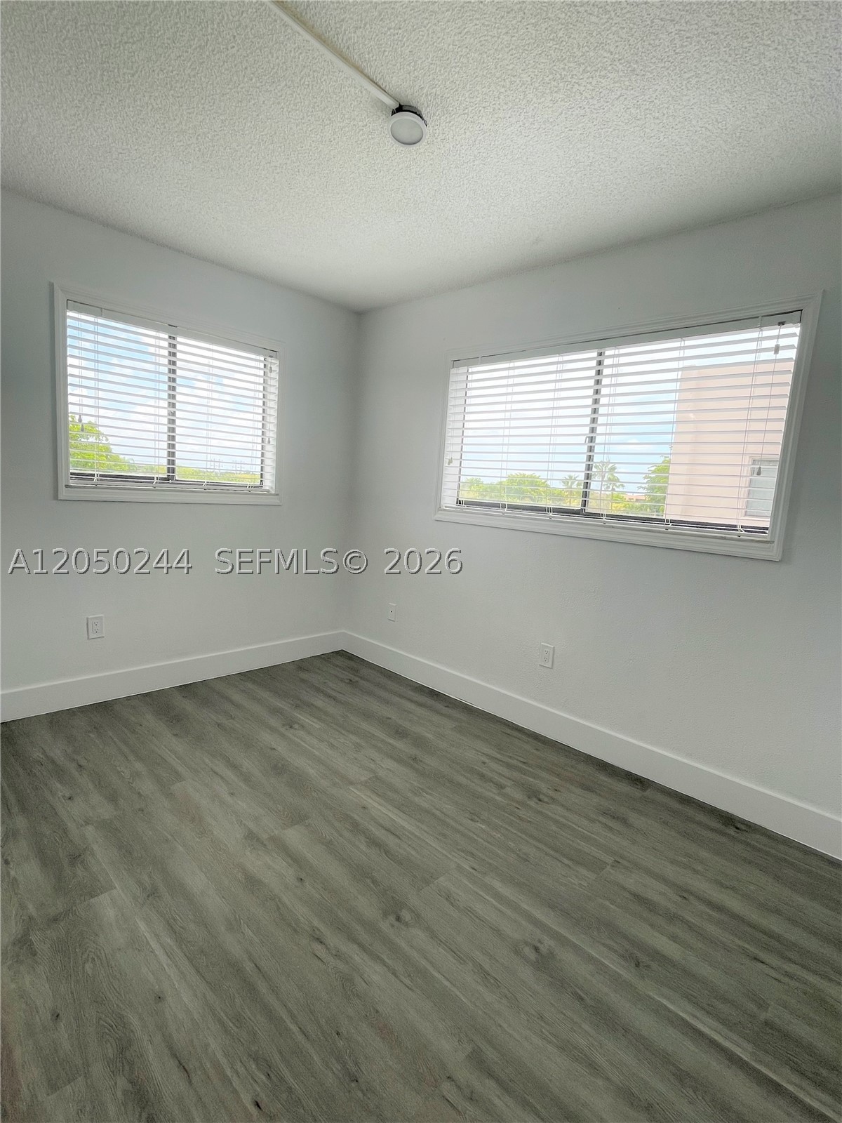 HORIZONS WEST CONDO #4 - Residential Lease