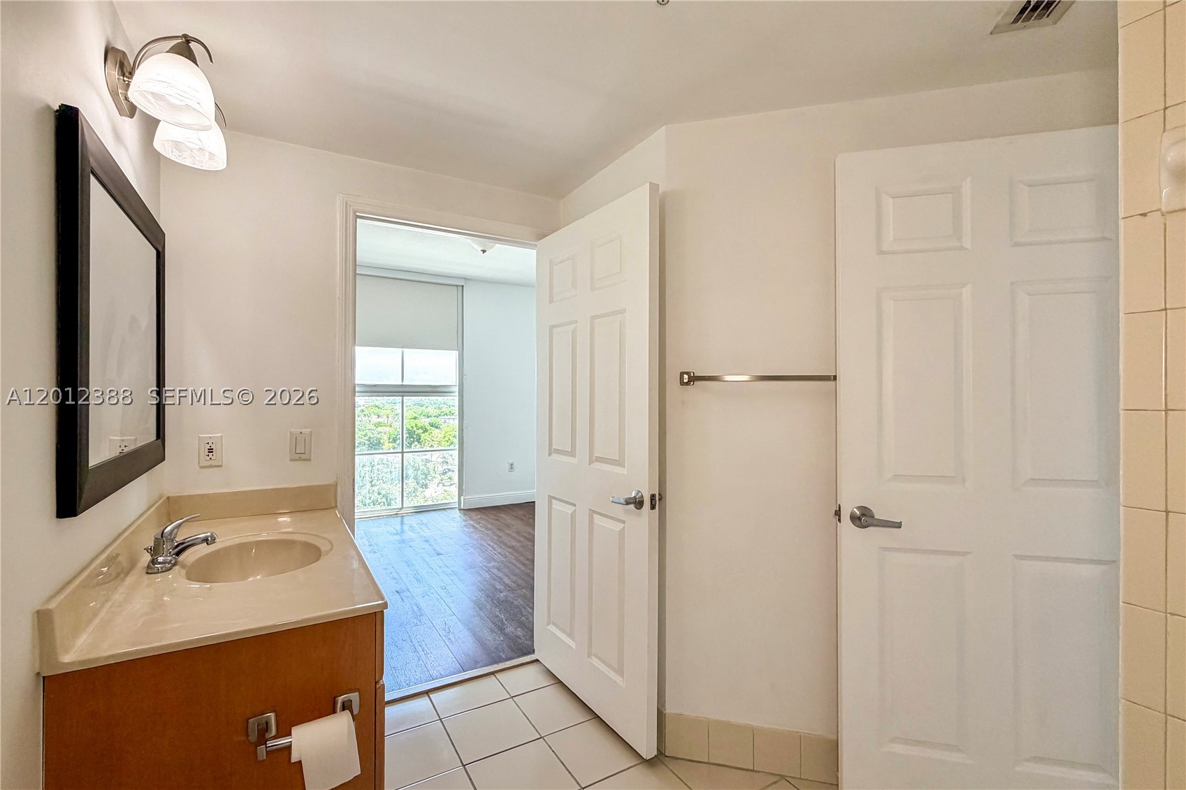 GATEWAY TO THE GROVE COND - Residential