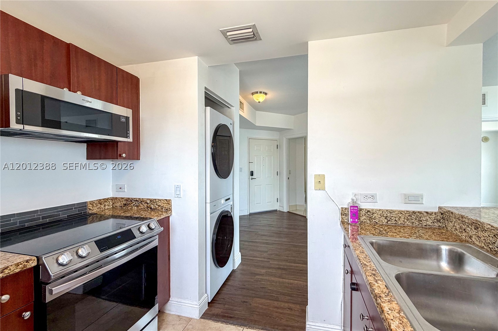 GATEWAY TO THE GROVE COND - Residential