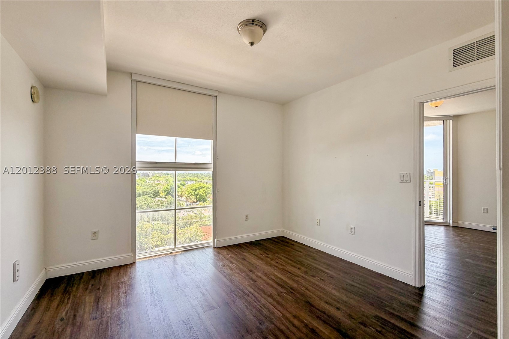 GATEWAY TO THE GROVE COND - Residential