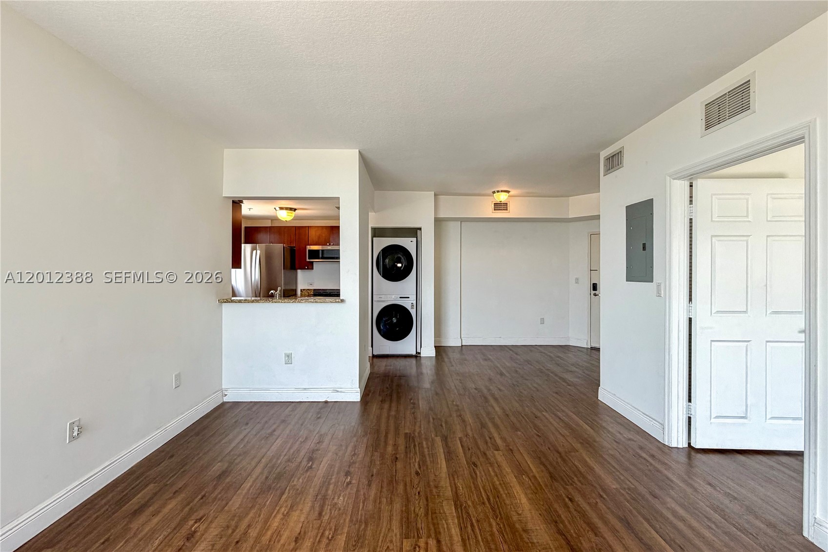 GATEWAY TO THE GROVE COND - Residential