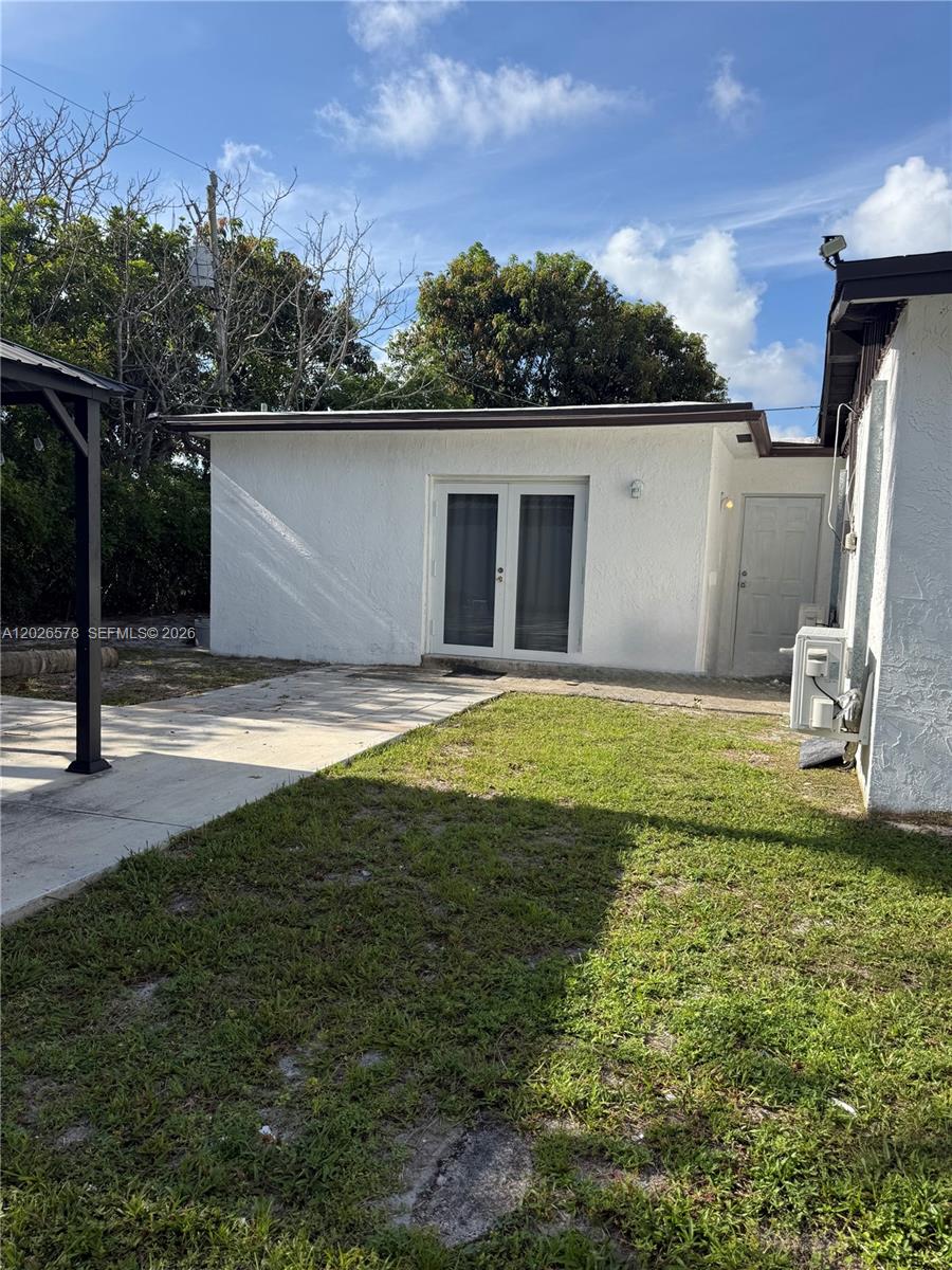 LAUDERDALE MANOR HOMESITE - Residential Lease