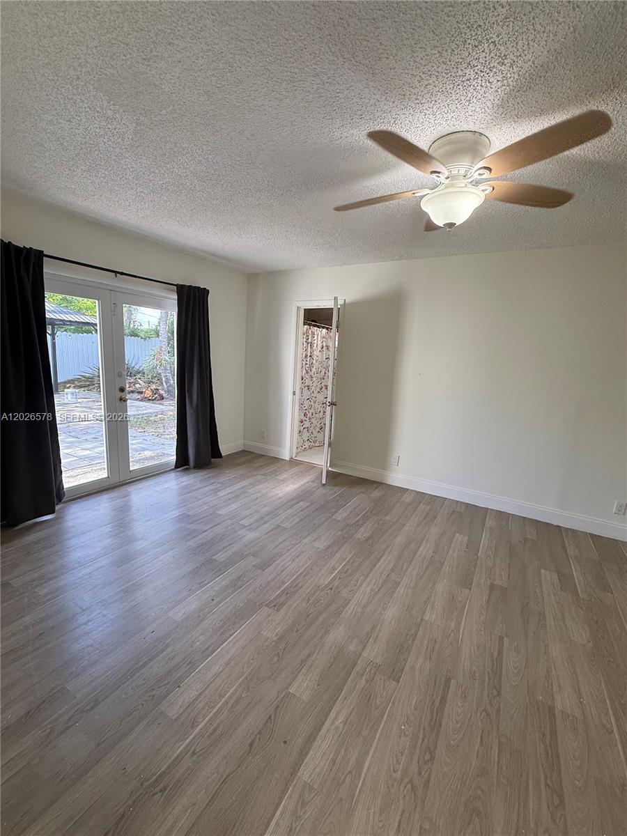 LAUDERDALE MANOR HOMESITE - Residential Lease
