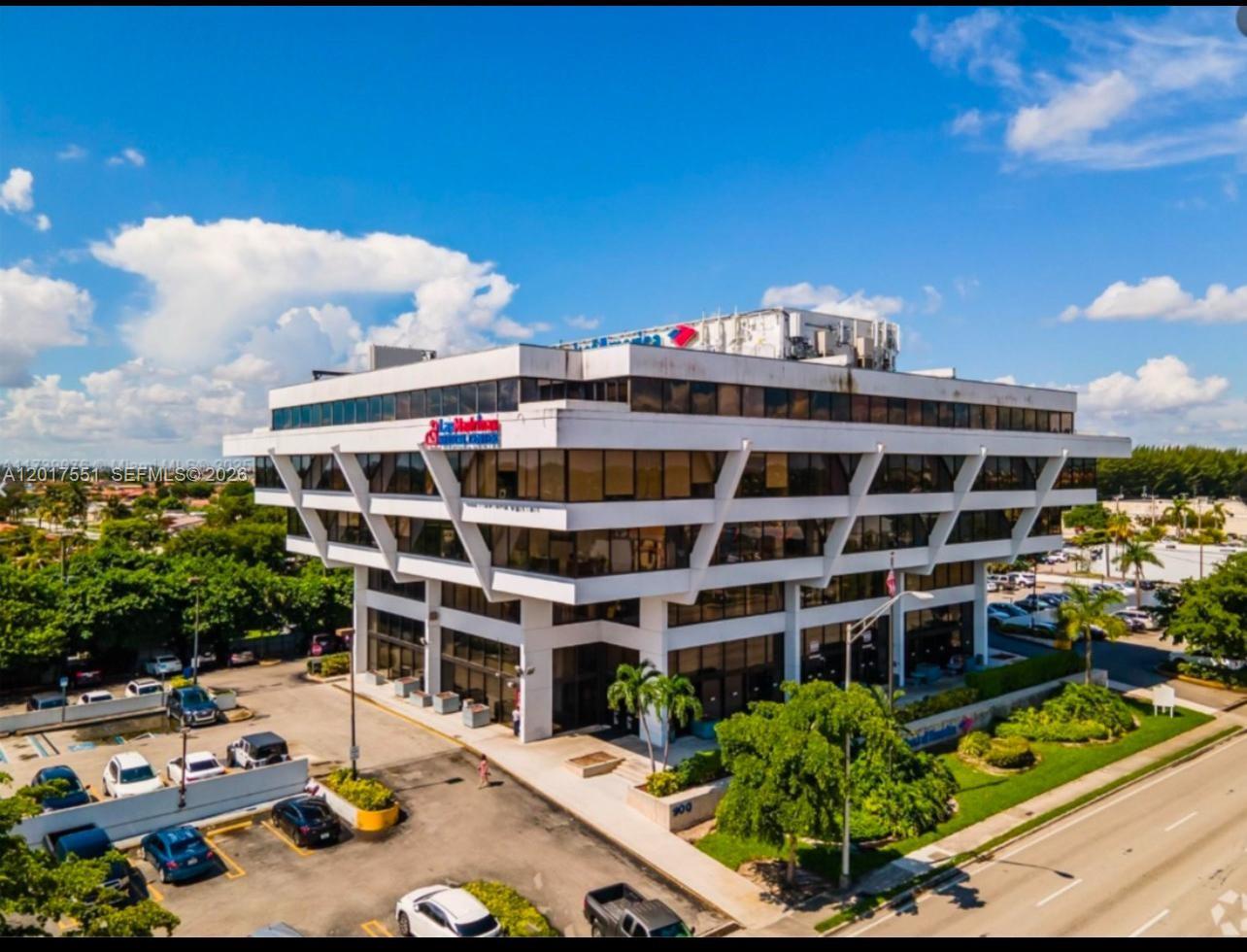 NICE OFFICE SPACE FOR RENT WITH ALL UTILITIES INCLUDED!!! 24 HOUR ACCESS TO THE BUILDING. PLENTY OF PARKING. CALL NOW THIS WONT LAST!