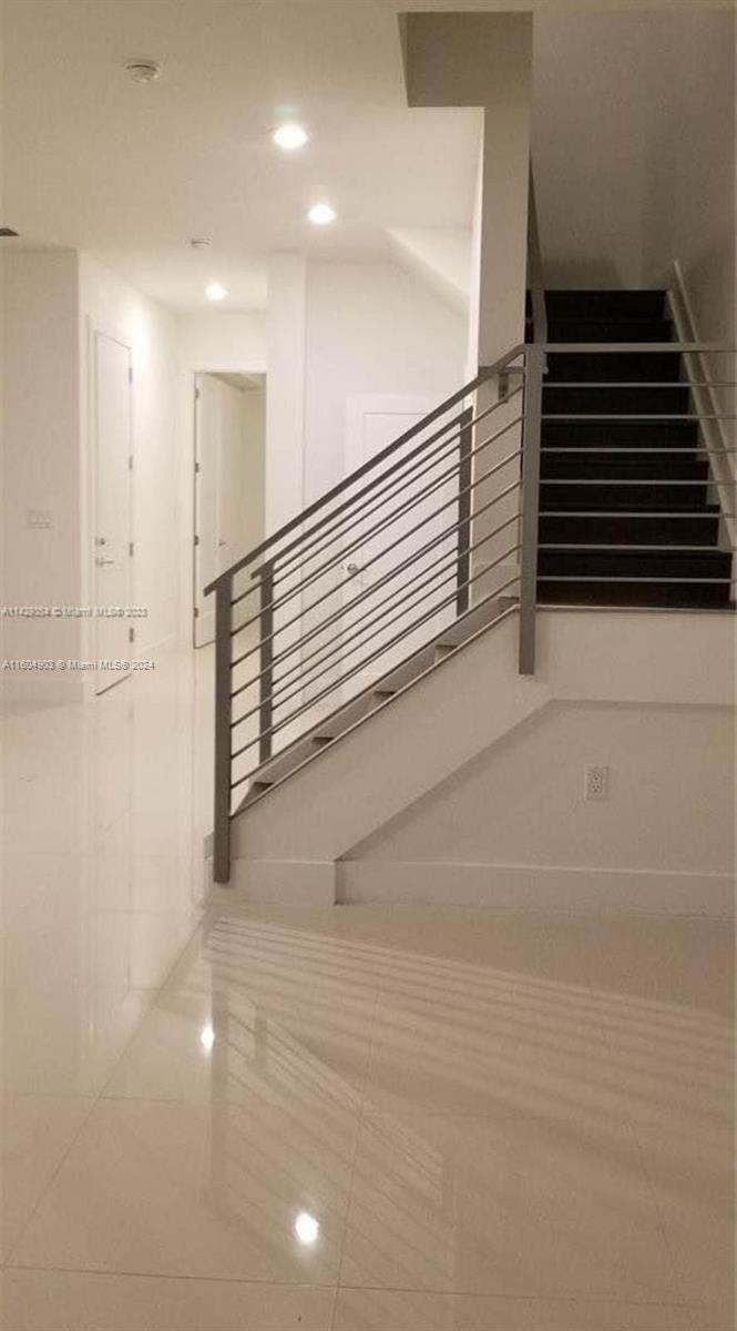 KILLIAN COMMONS - Residential