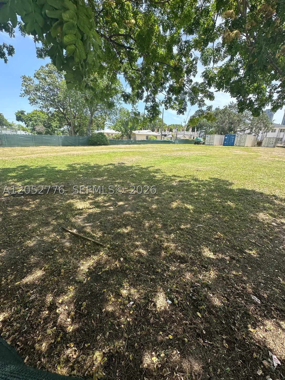 Exceptional opportunity to lease a 15,000 square foot vacant lot in the rapidly growing North Wynwood area. This highly visible property offers excellent accessibility and is ideal for a variety of commercial or temporary uses, subject to zoning approval.
The site provides ample space for vehicle storage, outdoor operations, event activations, construction staging, food truck concepts, container storage, parking, or other commercial uses.
Located in one of Miami's fastest-developing neighborhoods, the property offers convenient access to I-95, Downtown Miami, the Design District, Midtown, and the Wynwood Arts District.