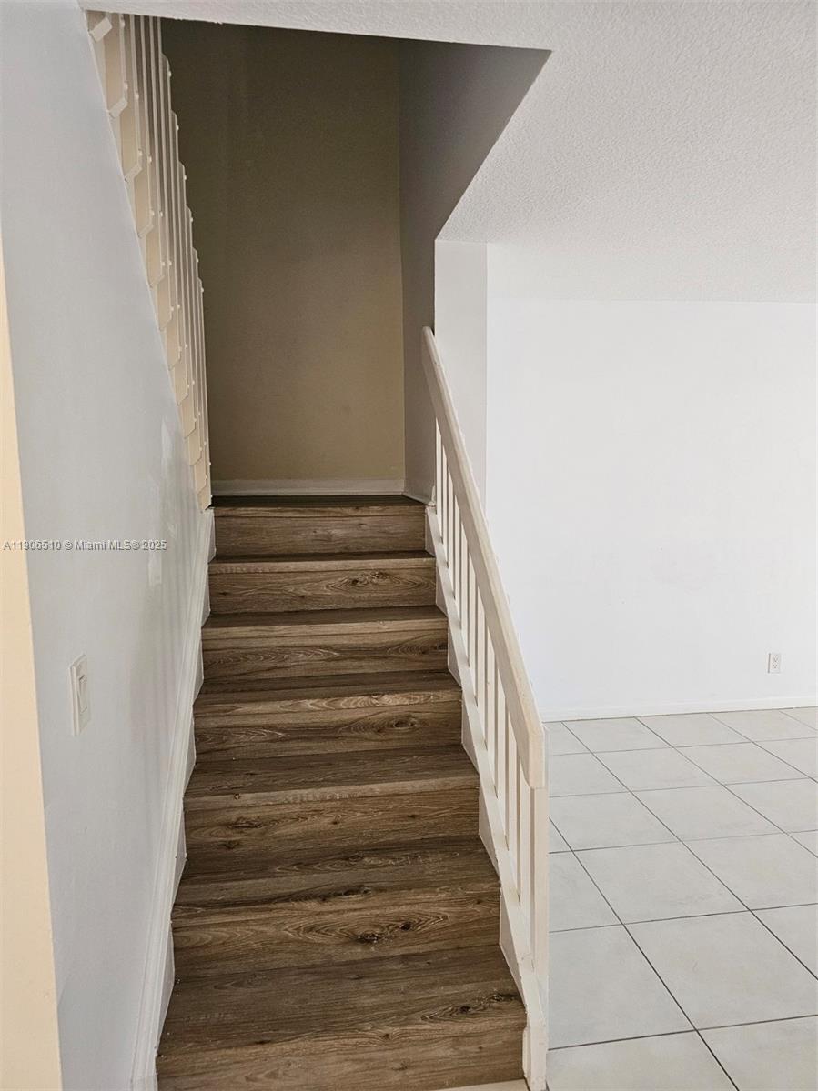 COURTYARDS AT BOCA I - Residential Lease