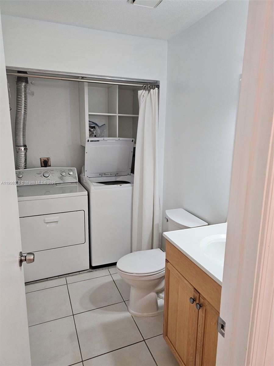 COURTYARDS AT BOCA I - Residential Lease