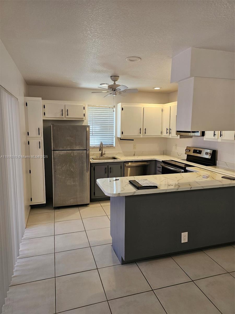COURTYARDS AT BOCA I - Residential Lease