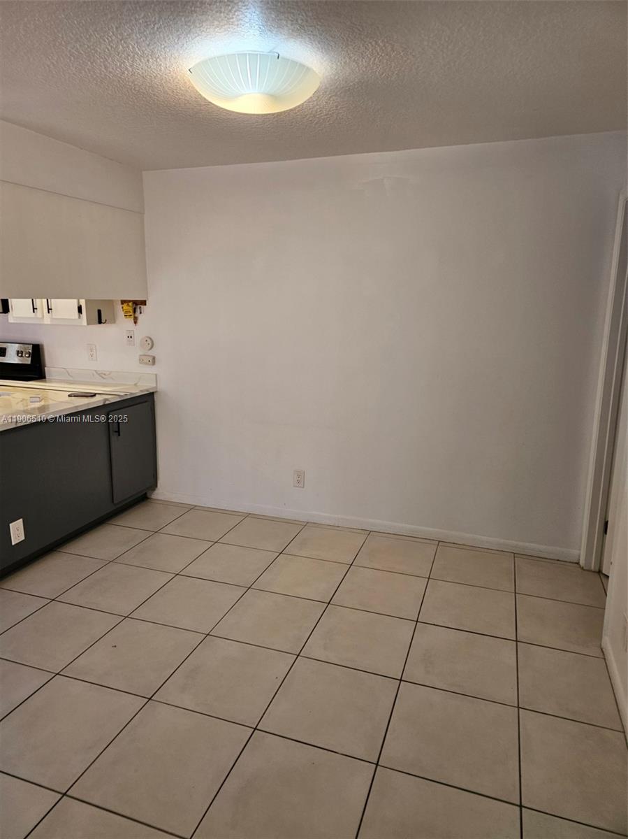 COURTYARDS AT BOCA I - Residential Lease