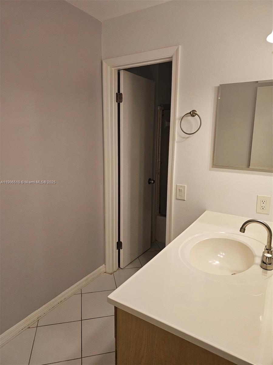 COURTYARDS AT BOCA I - Residential Lease