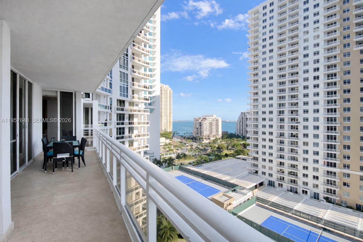 CARBONELL CONDO - Residential