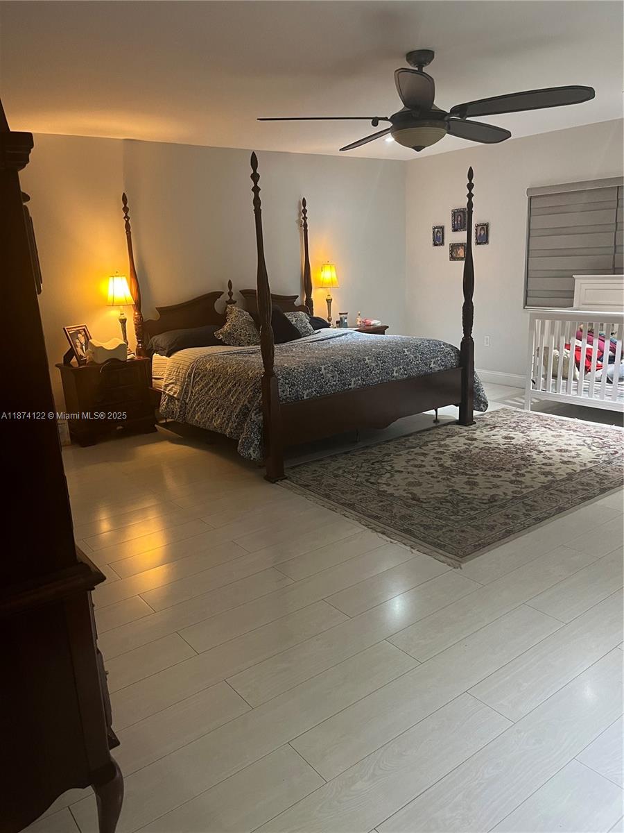 5 bedroom 4 bathroom NO FLOOD ZONE home.  Huge Master Suite additional 2 en-suite bedrooms and 2 more bedrooms split floor plan.  Quiet and centrally located home seeking great owners.