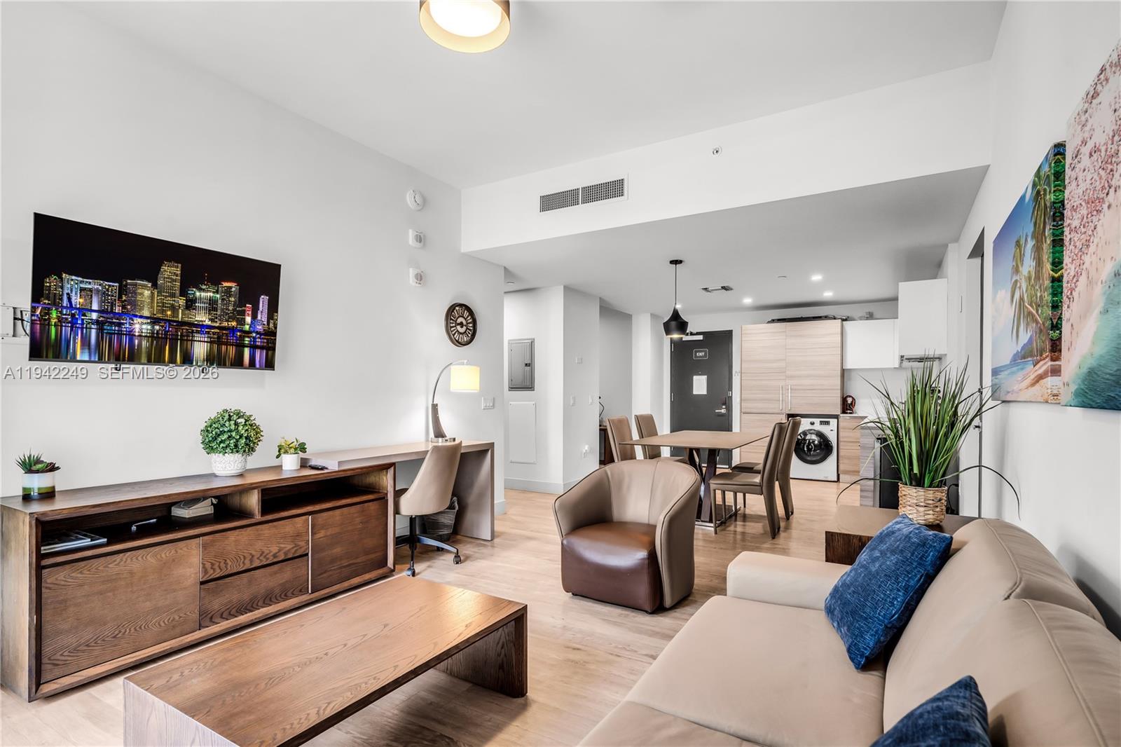 COSTA HOLLYWOOD CONDO - Residential