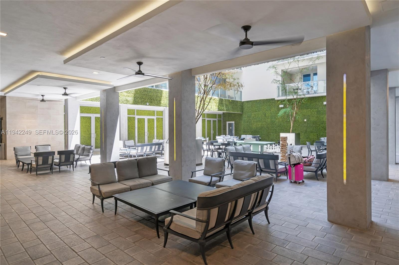 COSTA HOLLYWOOD CONDO - Residential
