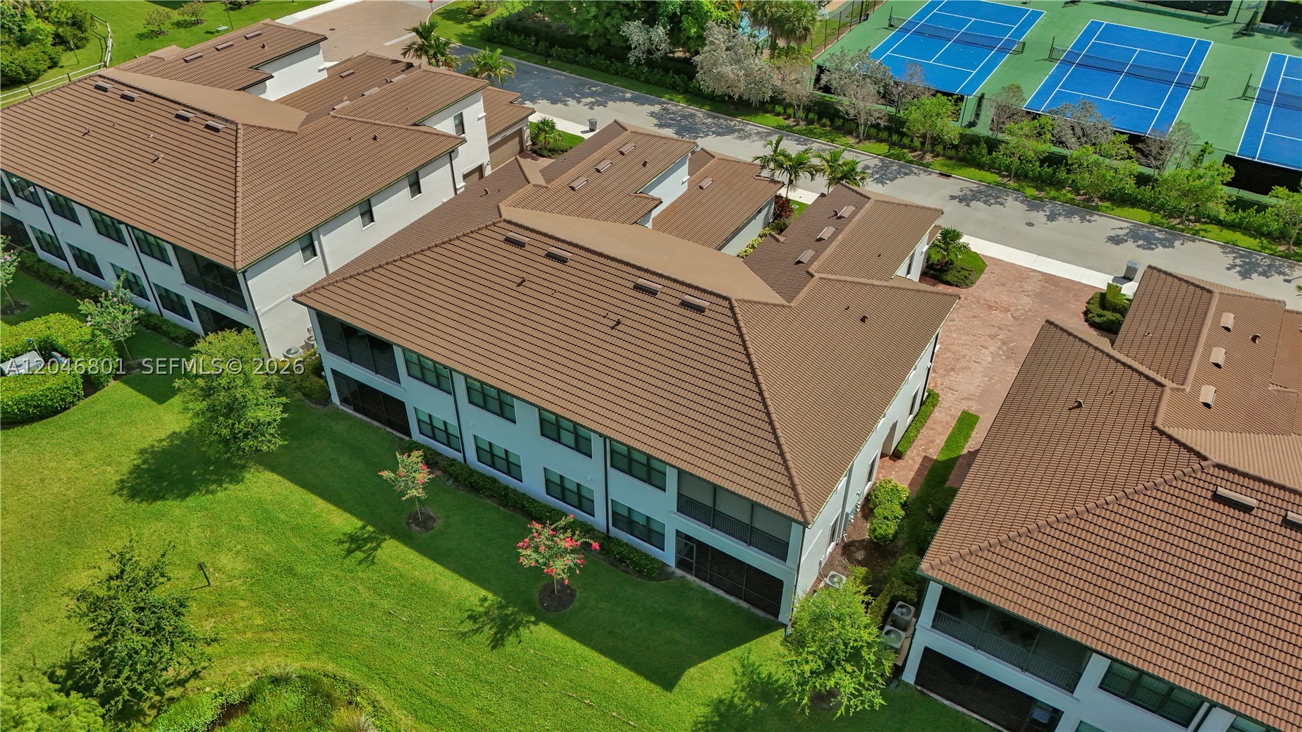 BOCA FLORES CONDO - Residential