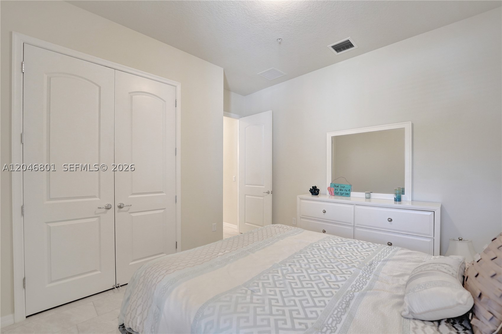 BOCA FLORES CONDO - Residential