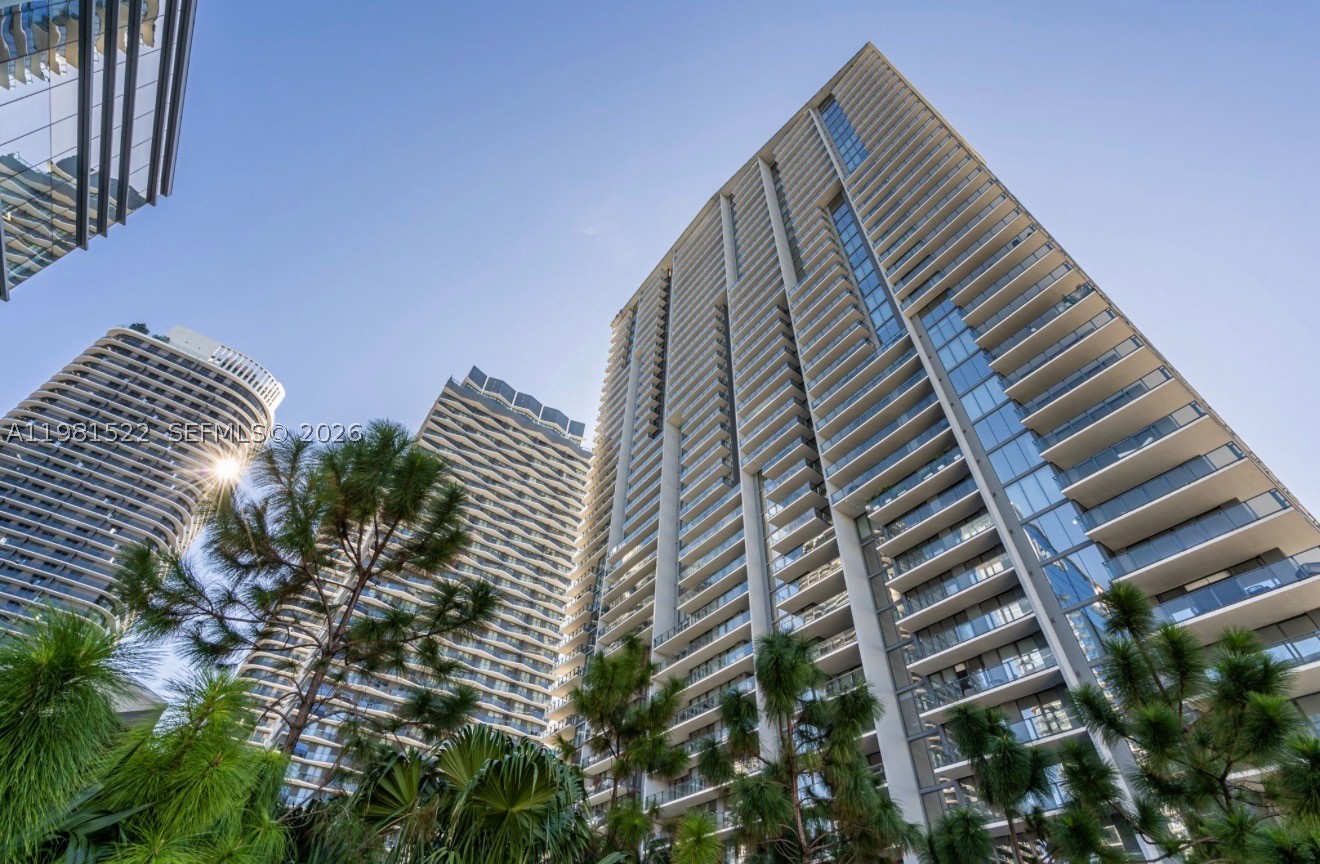 Rise Brickell City Center, amazing views, 2 Bedrooms and 2.5 Bathrooms. Available for immediate occupancy.