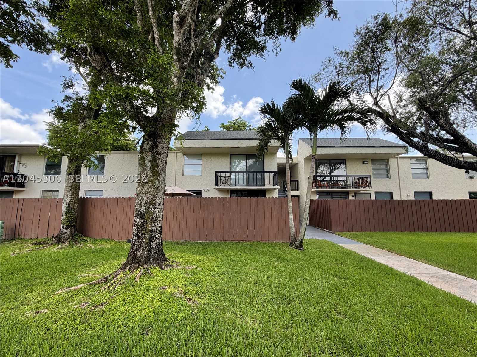 CAPTIVA LAKES VILLAS COND - Residential