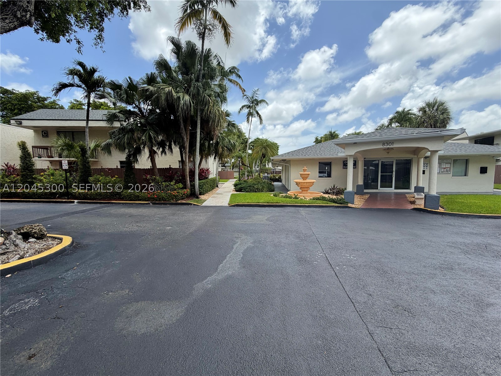 CAPTIVA LAKES VILLAS COND - Residential