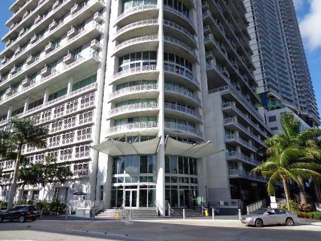 EASY TO SHOW  Amazing Unit, approx 700 sq ft on the19th floor features a balcony with great views, modern kitchen with full-size stainless steel appliances, granite countertops, washer/dryer in unit, floor to ceiling windows, large closet, and beautiful tile floors. includes 1 assigned parking space and guest valet service. Building also offers concierge service and 24/7 security, heated pool with spa, gym with sauna and steam room, close to many restaurants, walking distance to Brickell City Centre.