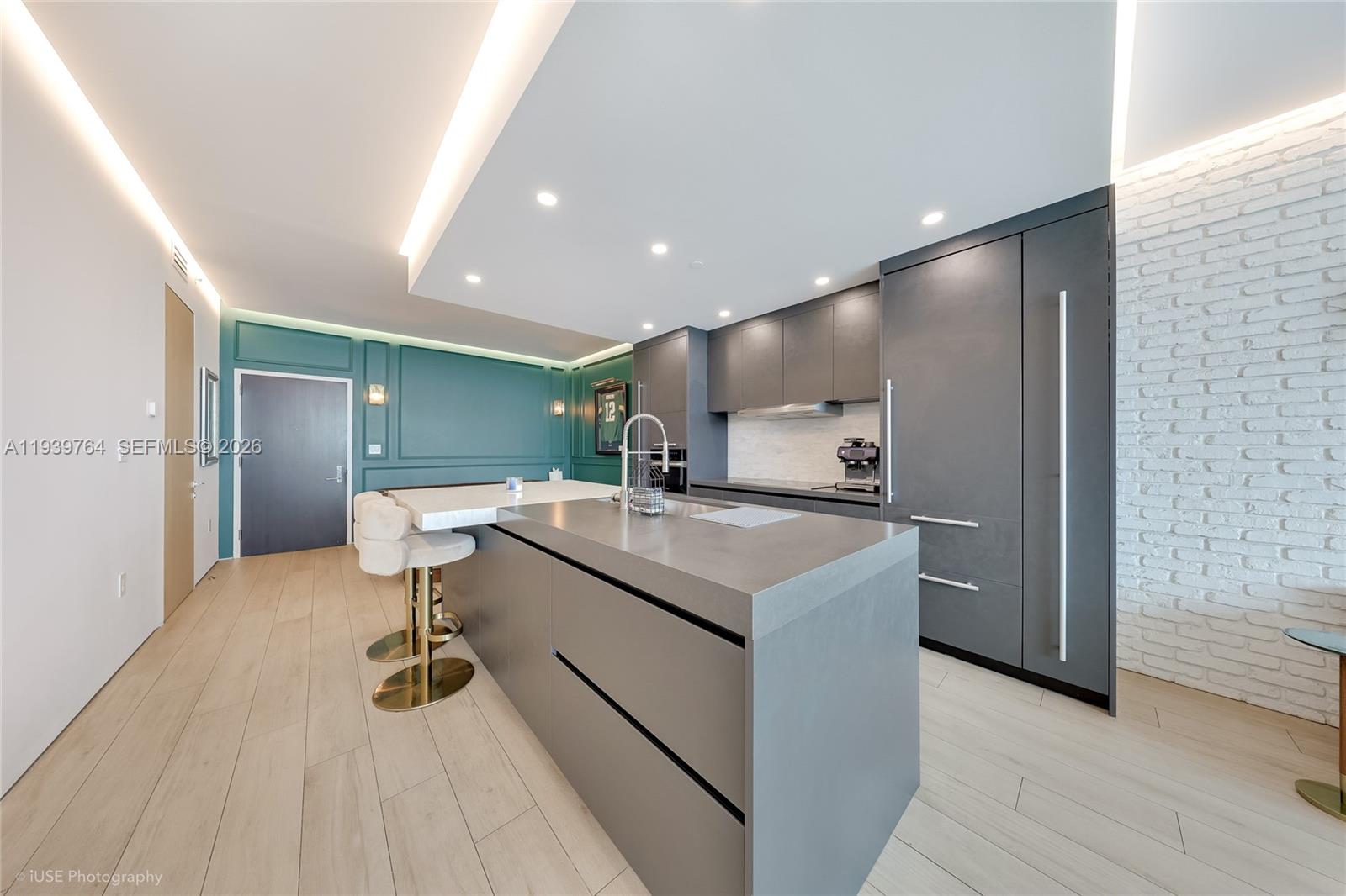 900 BISCAYNE BAY CONDO - Residential