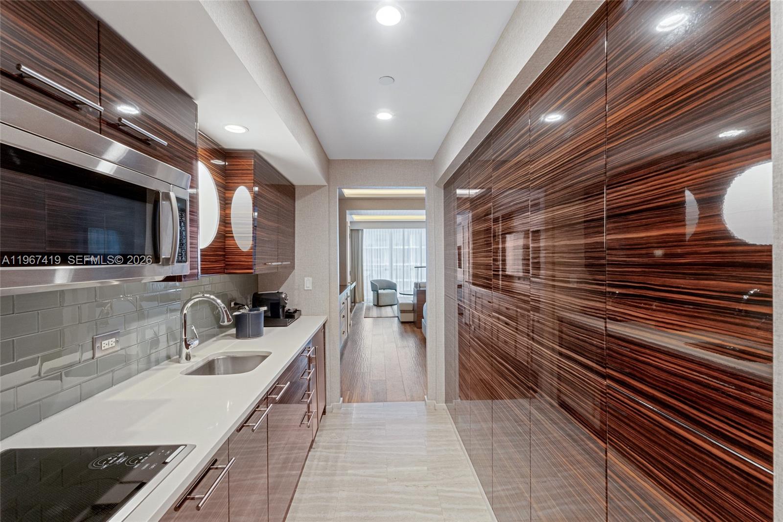 551 FLB CONDOMINIUM HOTEL - Residential
