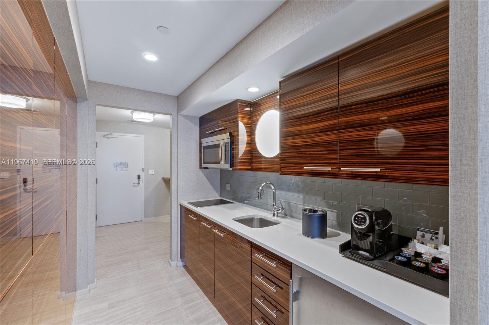 551 FLB CONDOMINIUM HOTEL - Residential