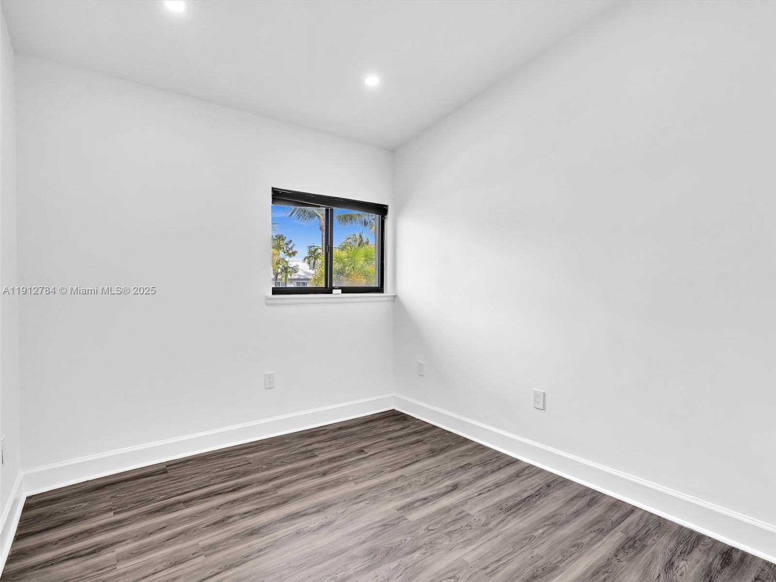 EASTERN SHORES - Residential