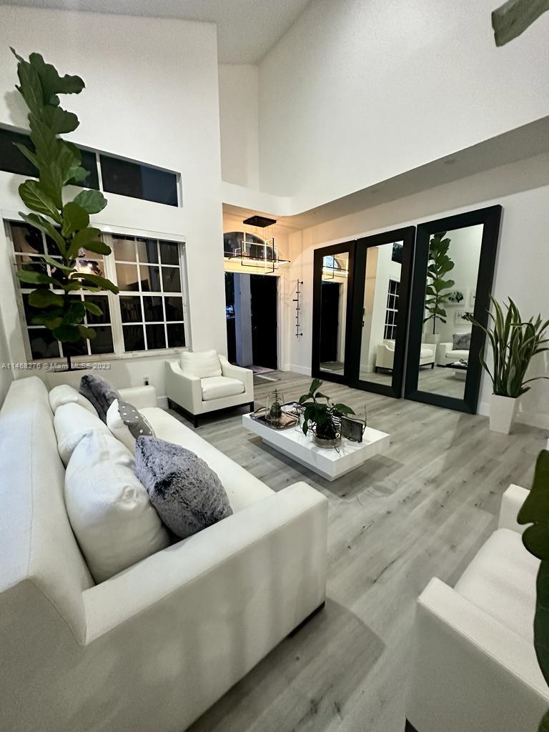 TOWNGATE - Residential
