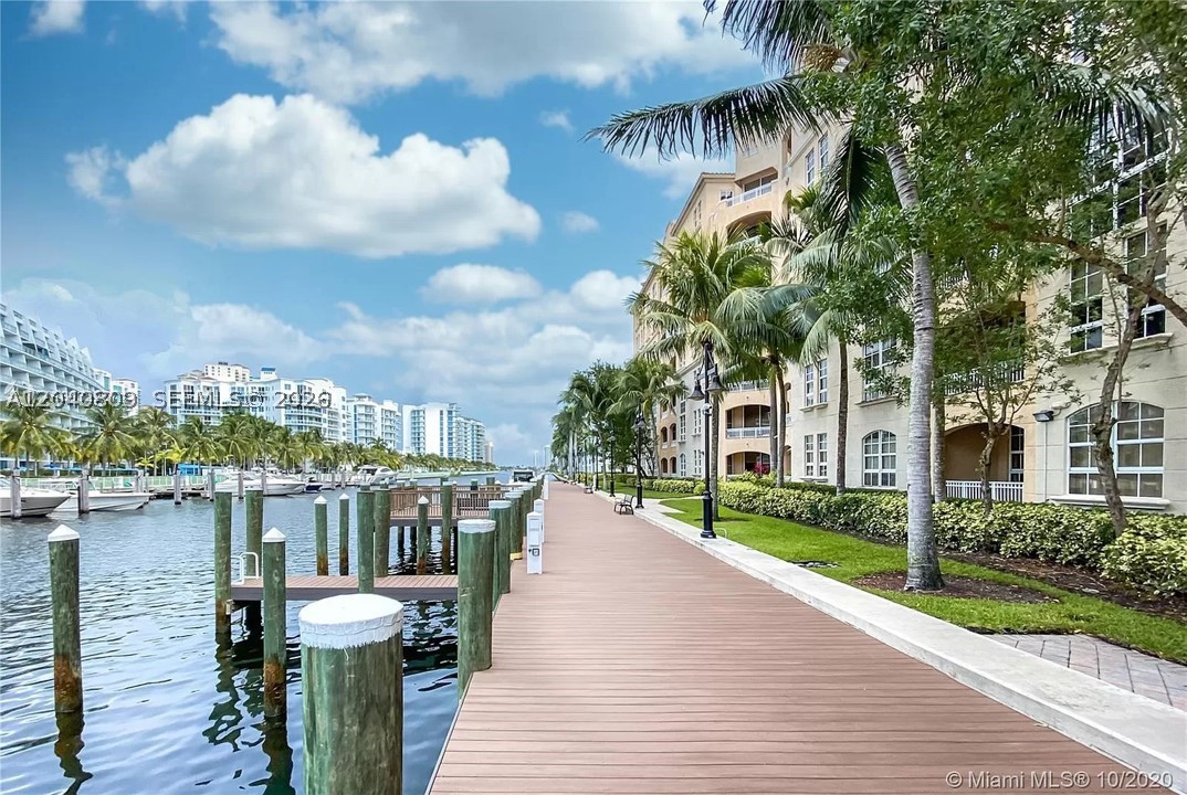 ALAQUA CONDO - Residential